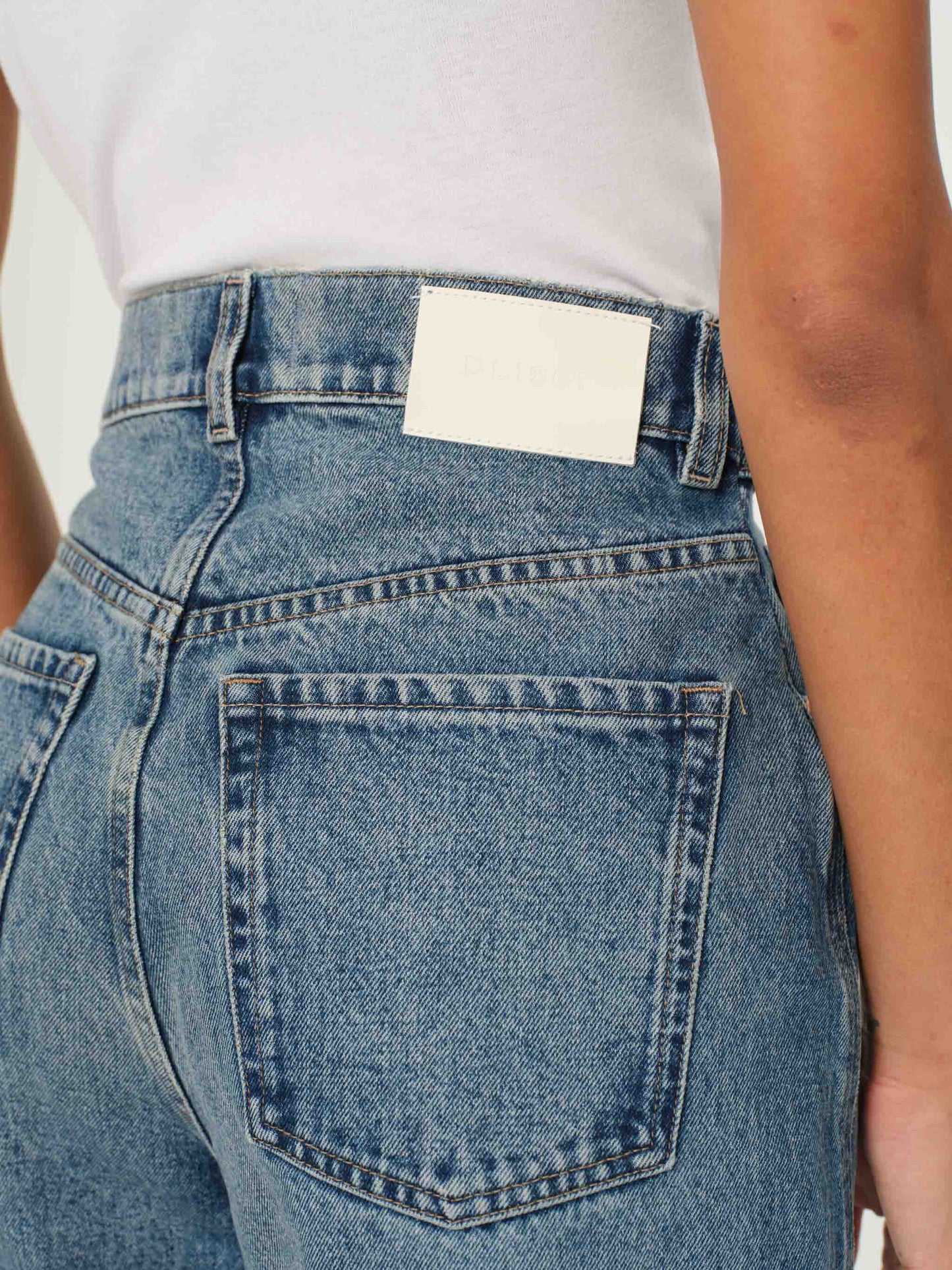 DL1961 Taylor Relaxed Barrel Ultra High Rise 27" Jeans - Endless Sea