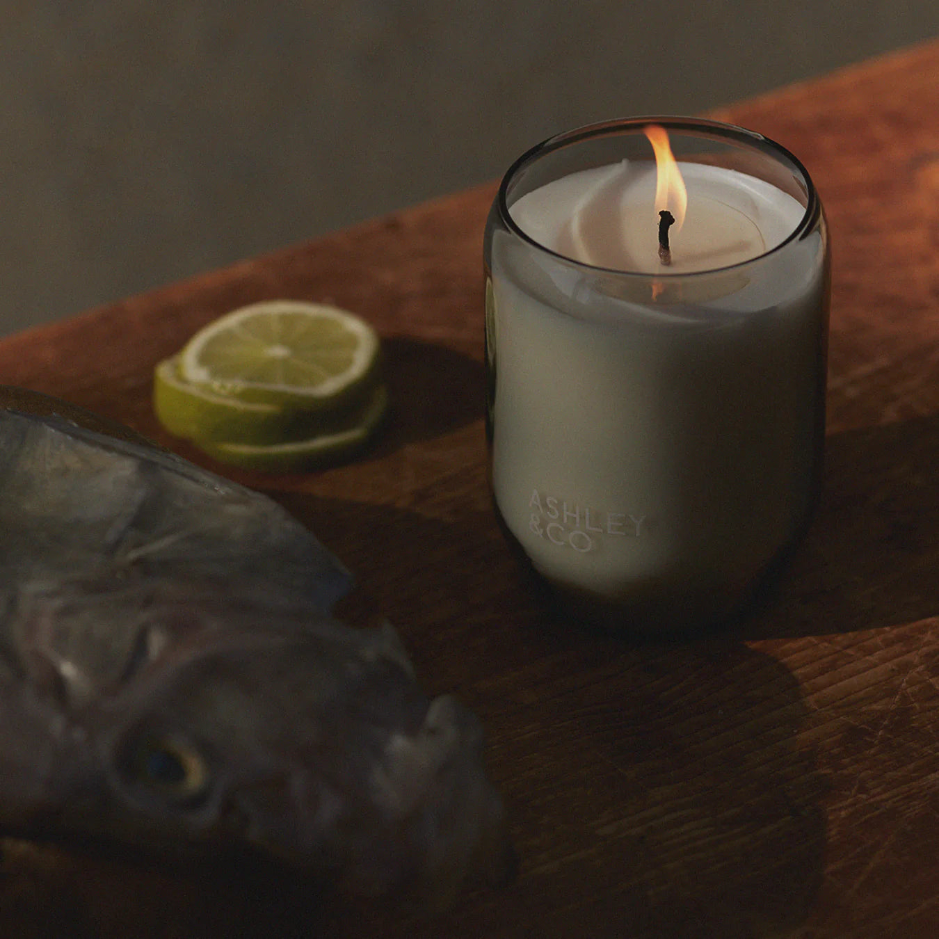 ASHLEY & CO WAXED PERFUME KITCHEN CANDLE - LOTUS LEAF & LUSTRE + YUZU