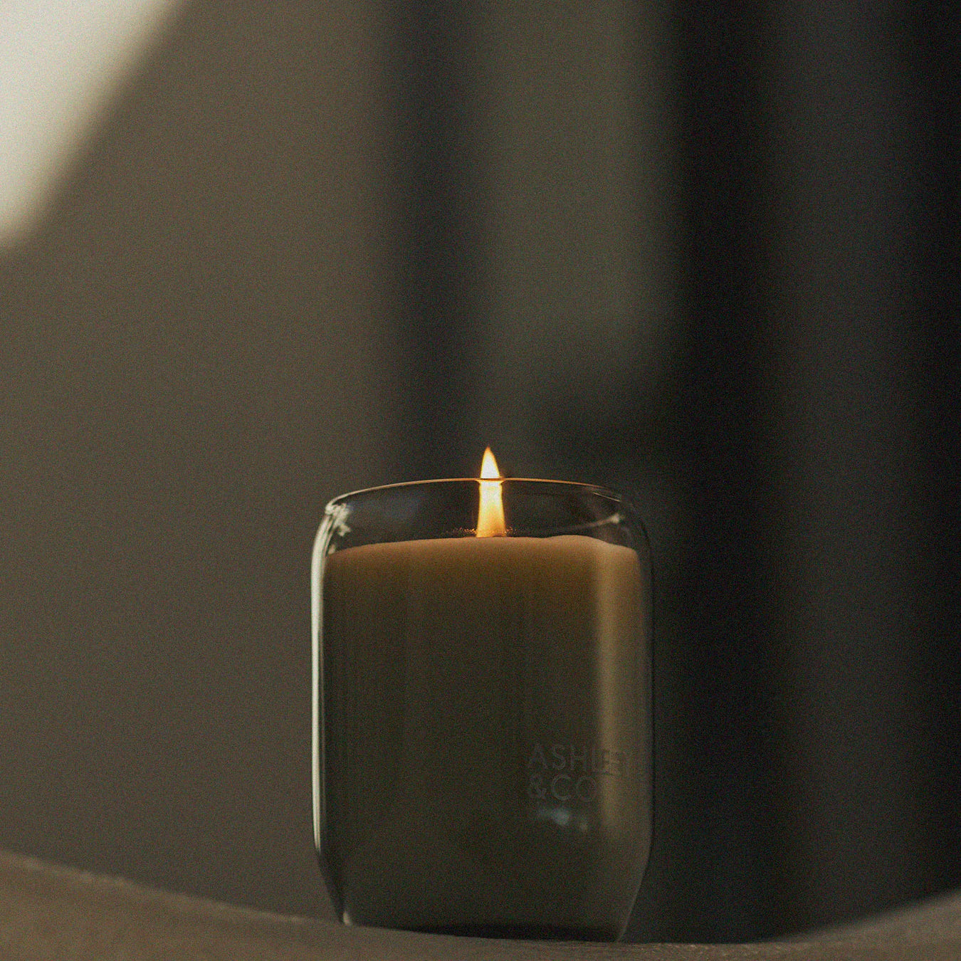 ASHLEY & CO WAXED PERFUME CANDLE - BLOSSOM & GILT