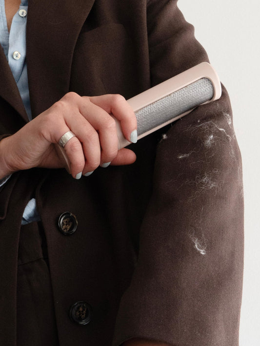 STEAMERY LINT BRUSH