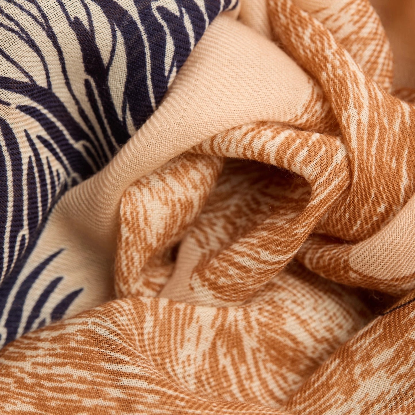 Inoui Editions Toutou Scarf